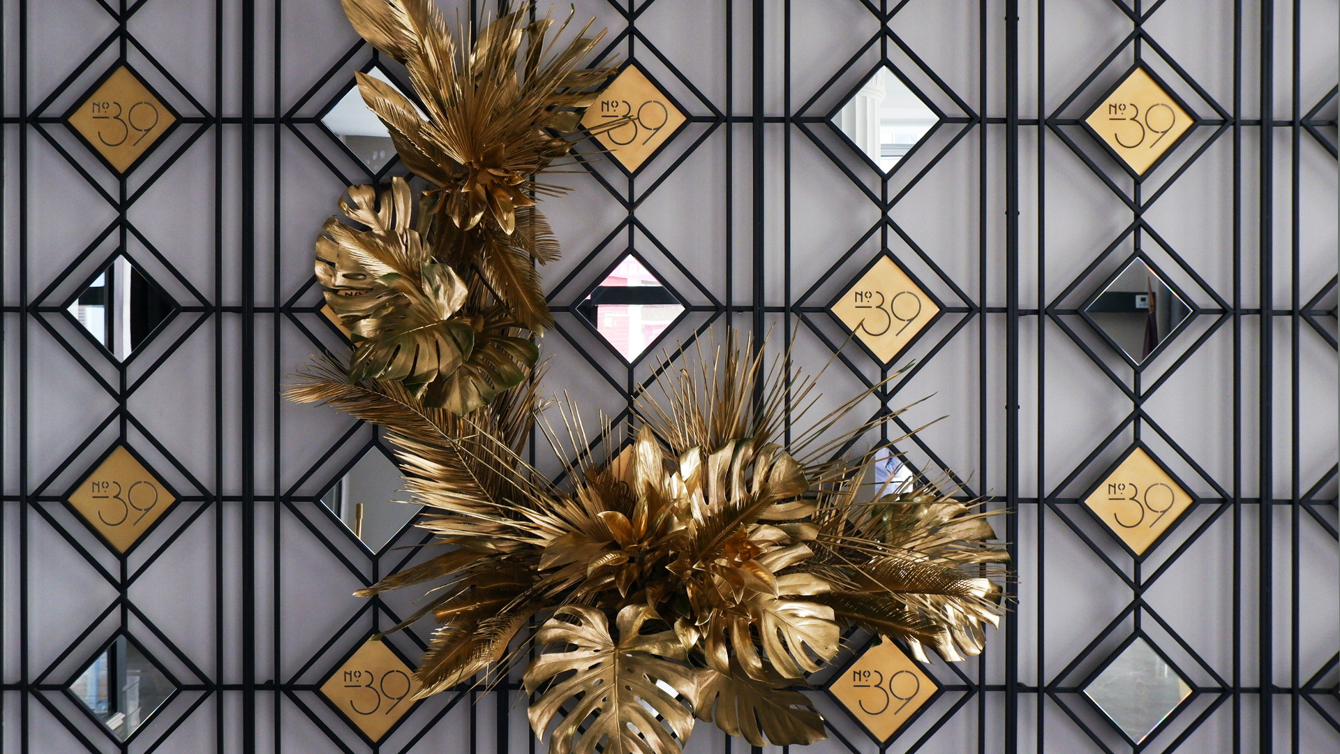 THE FIRST DESIGNER BOUTIQUE HOTEL «39» 